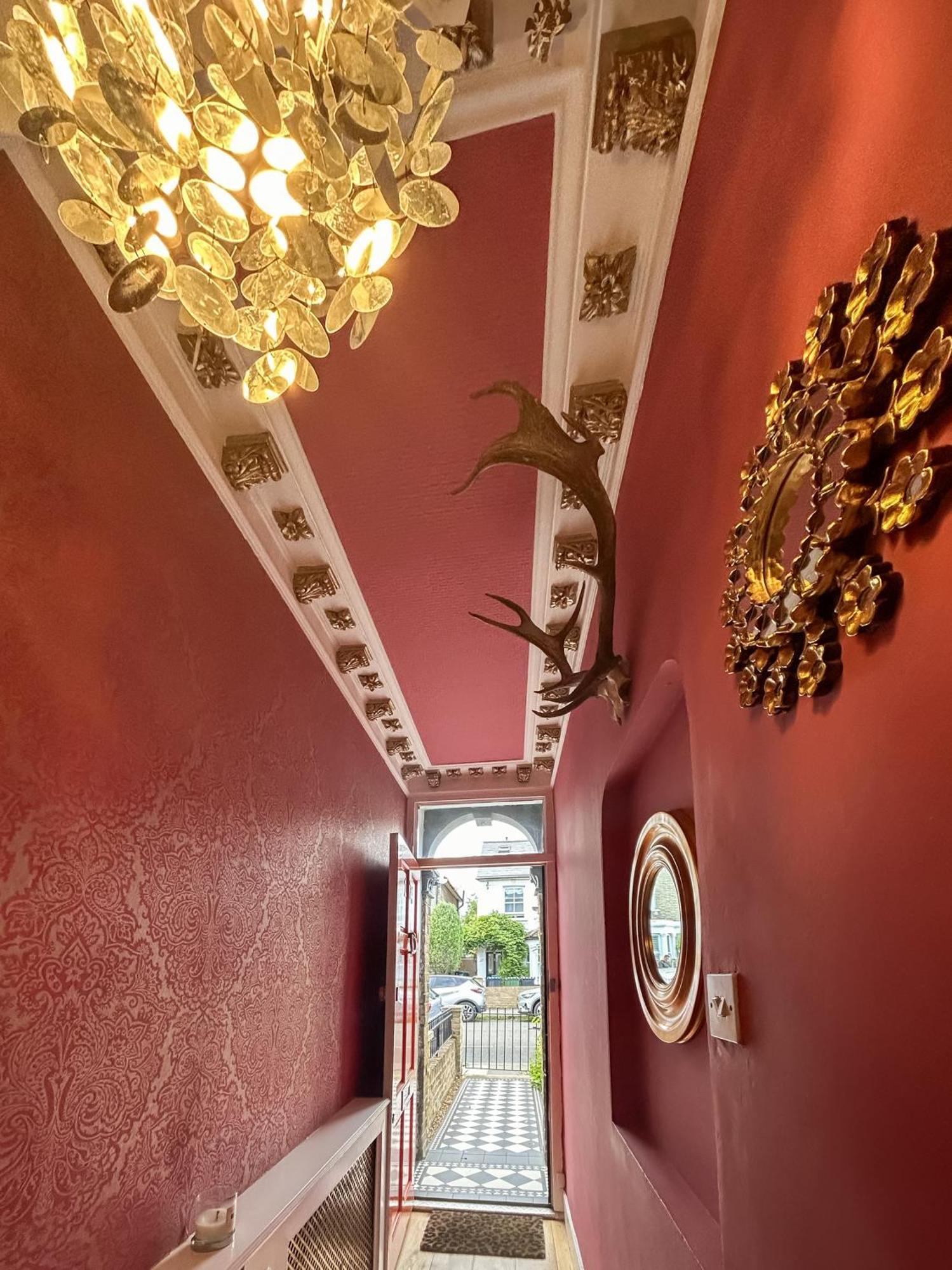 The Crown Loft Ensuite Luxury Accomodation Kingston upon Thames  Eksteriør bilde